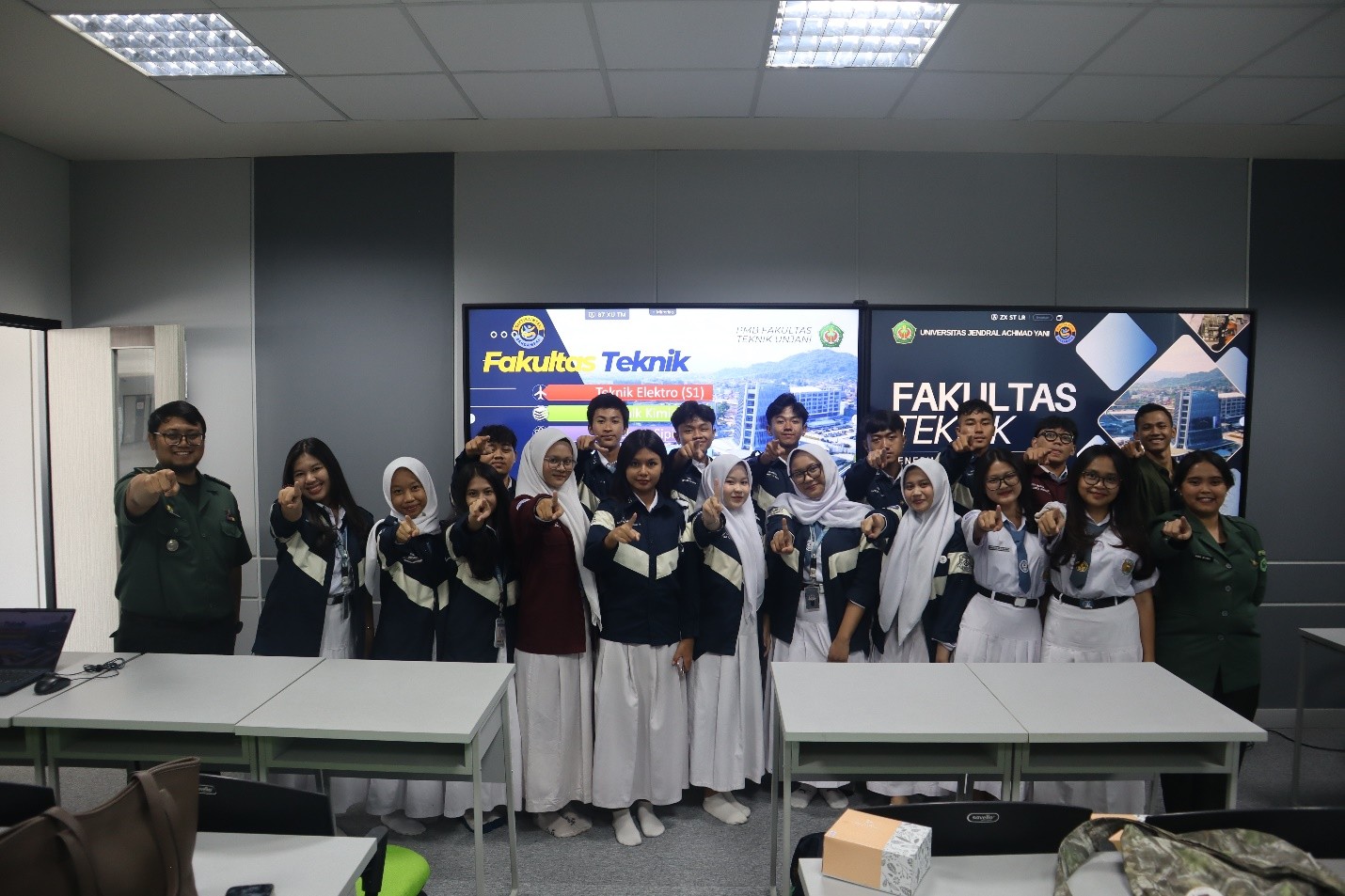 Fakultas Teknik UNJANI Sosialisasikan Program Studi dan Fasilitas Pendidikan kepada Siswa SMA Angkasa Lanud Husein Sastranegara Bandung